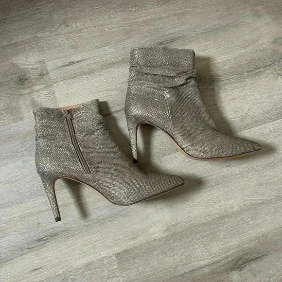 XOXO Shoes - XOXO Silver Glitter Boots Size 9
